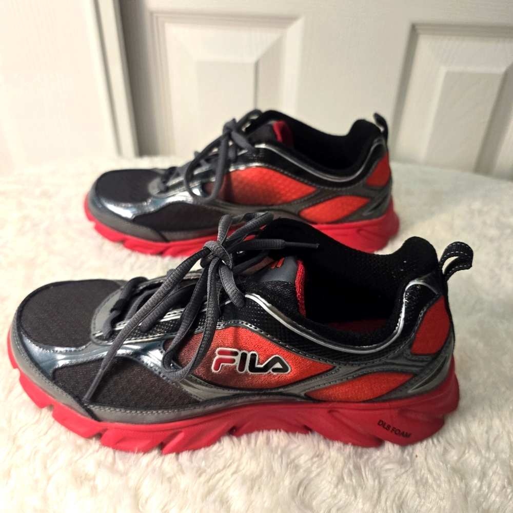 Boys Red, Black & Silver Fila Sneakers Size 5 Pre-Owned Good Condition